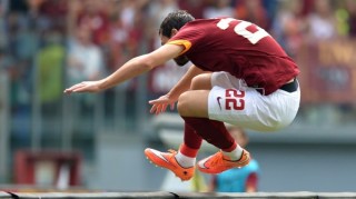  罗马定位球战术奏效，曼奇尼头槌制胜球