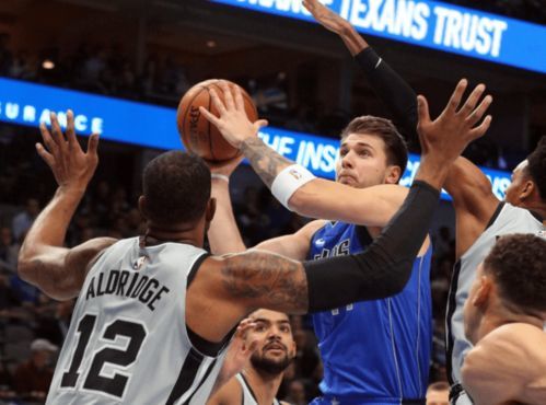  东契奇40+三双独行侠登顶  